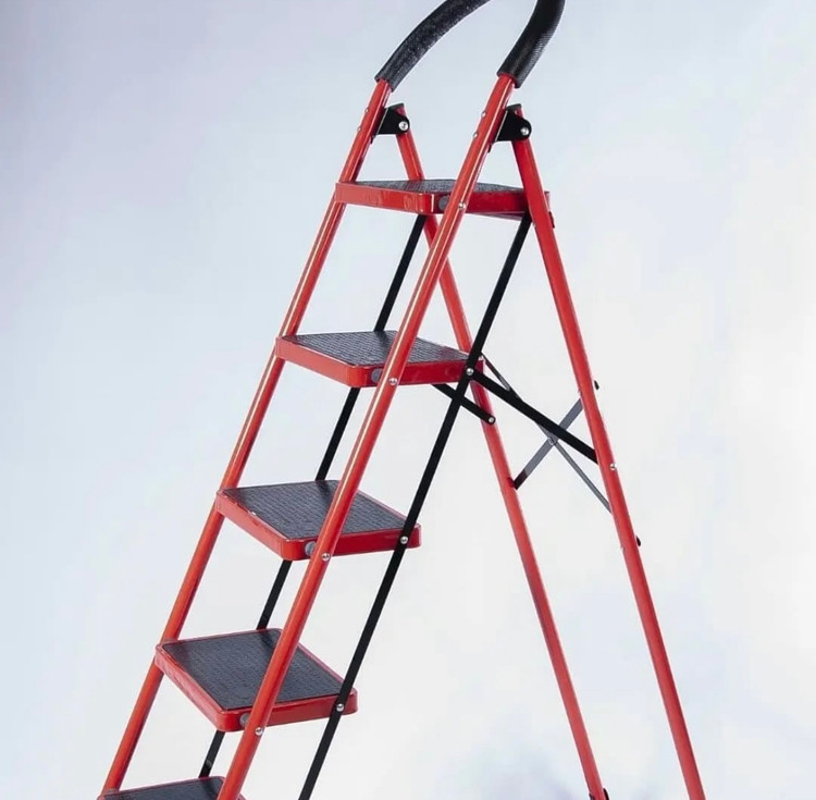 نردبان فلزی