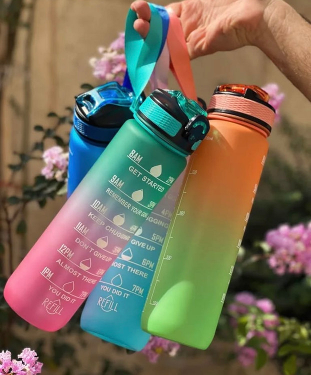 بطری آب نی دار