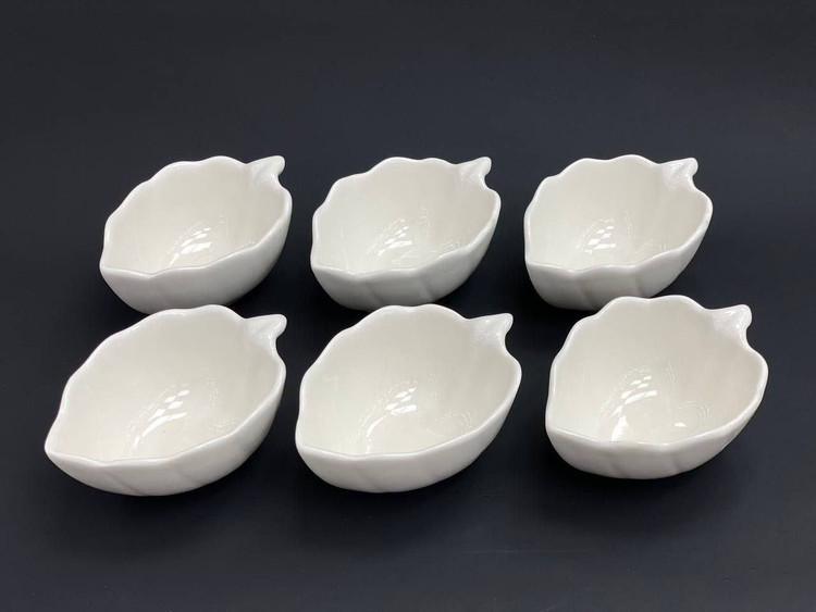 ست کاسه پیاله سرامیکی سفید طرح برگ ۶ عددی جعبهدار