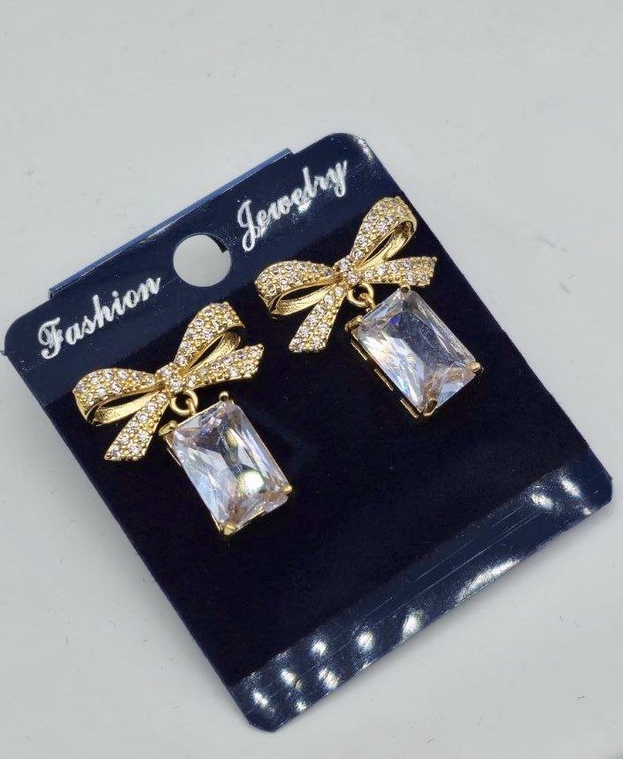 گوشواره نگین دار میخی