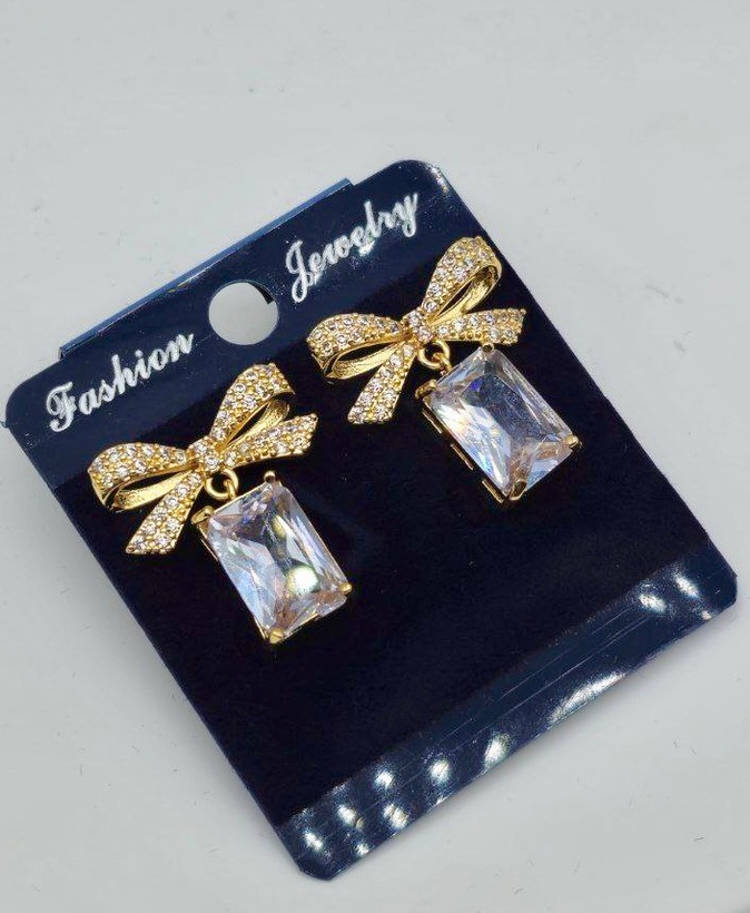 گوشواره نگین دار میخی