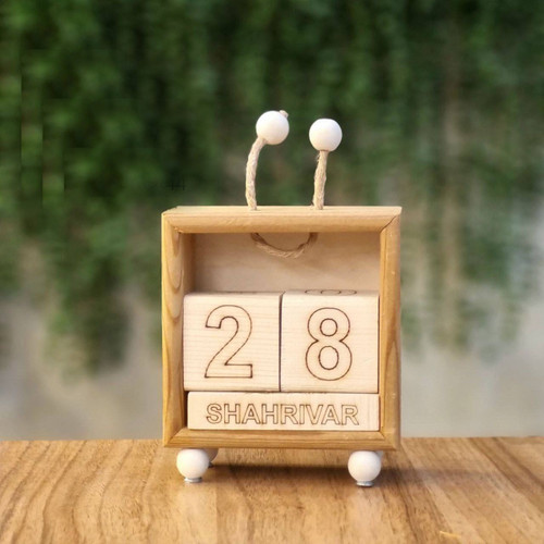 تقویم رومیزی چوبی