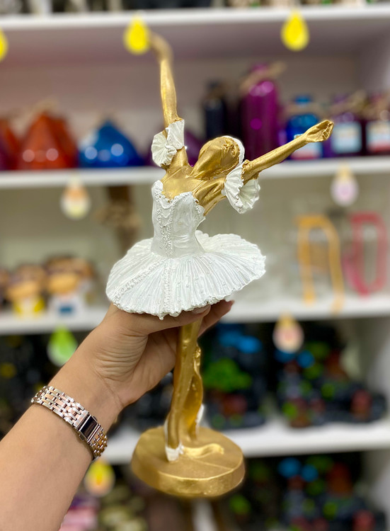 مجسمه ایستاده بالرین