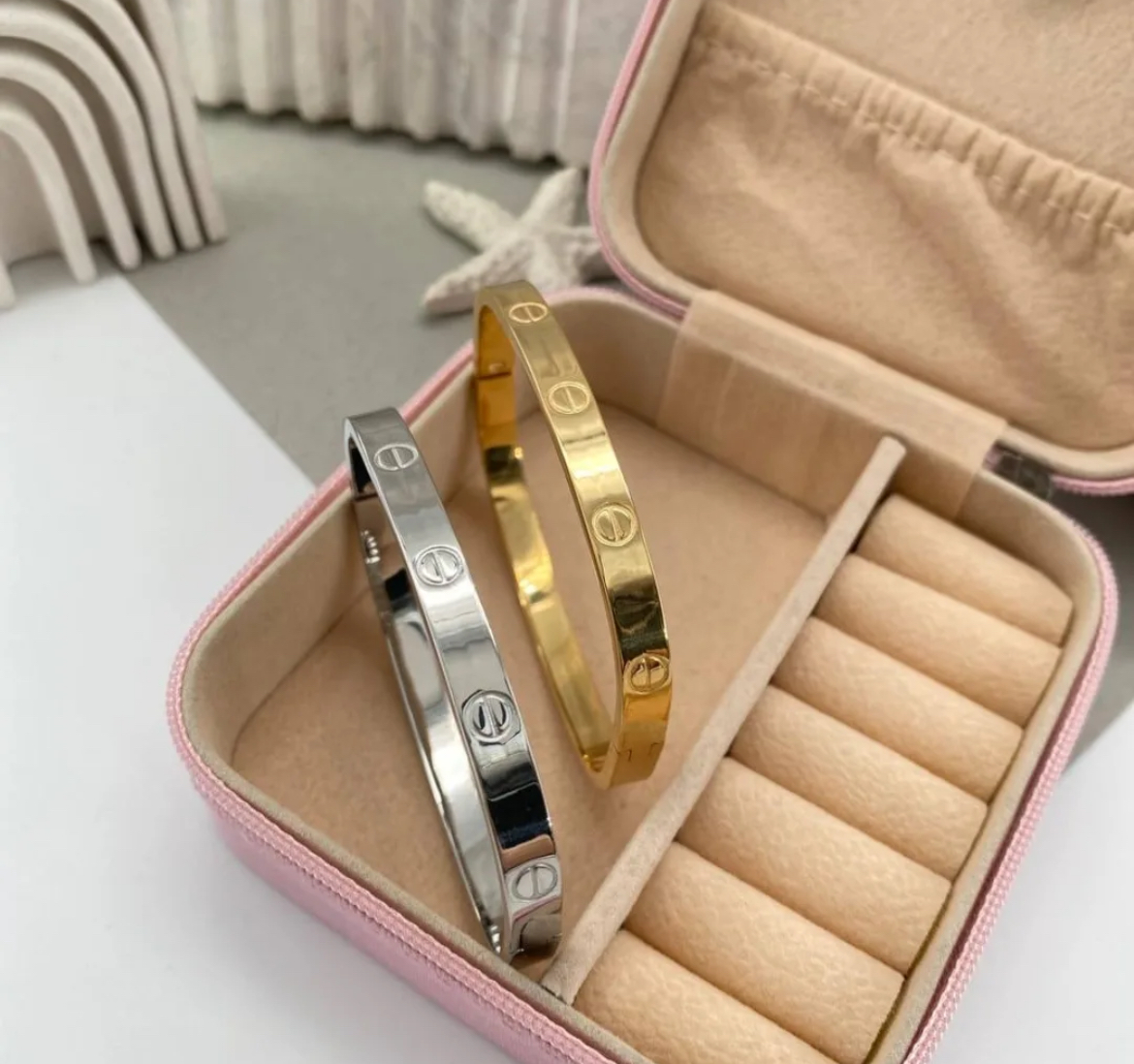 دستبند کارتیر