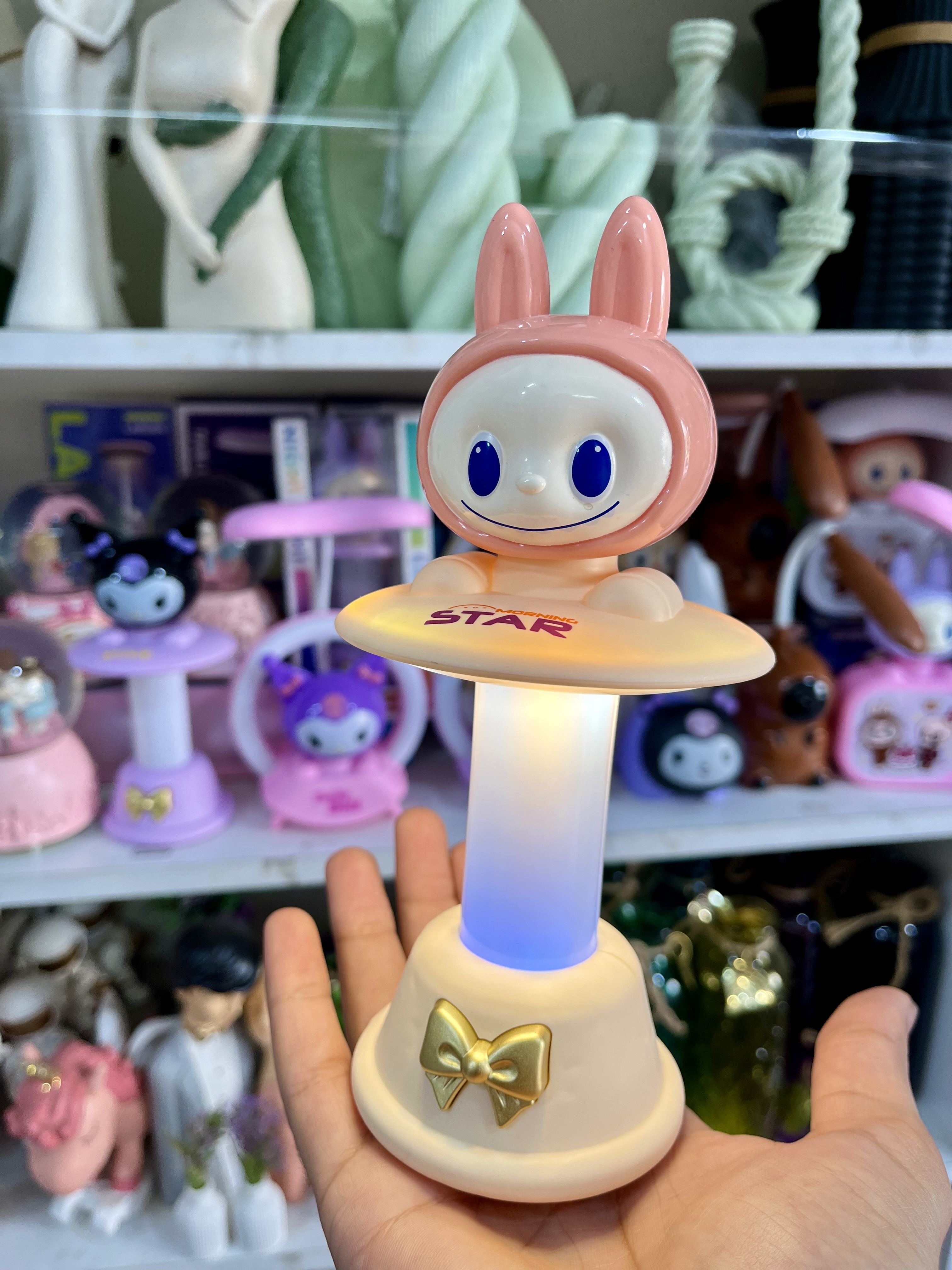 چراغ مطالعه شب خواب لبوبو شارژی دارای ۳ حالت نوردهی و کابل شارژ وارداتی